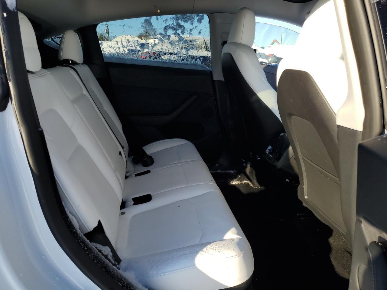 2024 TESLA MODEL Y  VIN:7SAYGDEE2RA258917