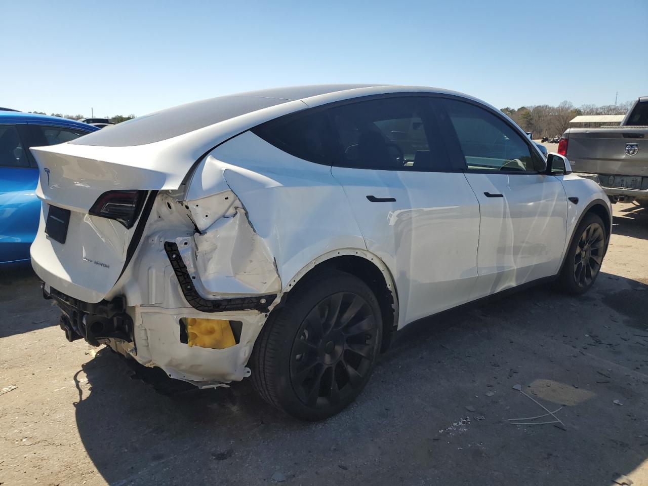 2024 TESLA MODEL Y  VIN:7SAYGDEE0RA268071