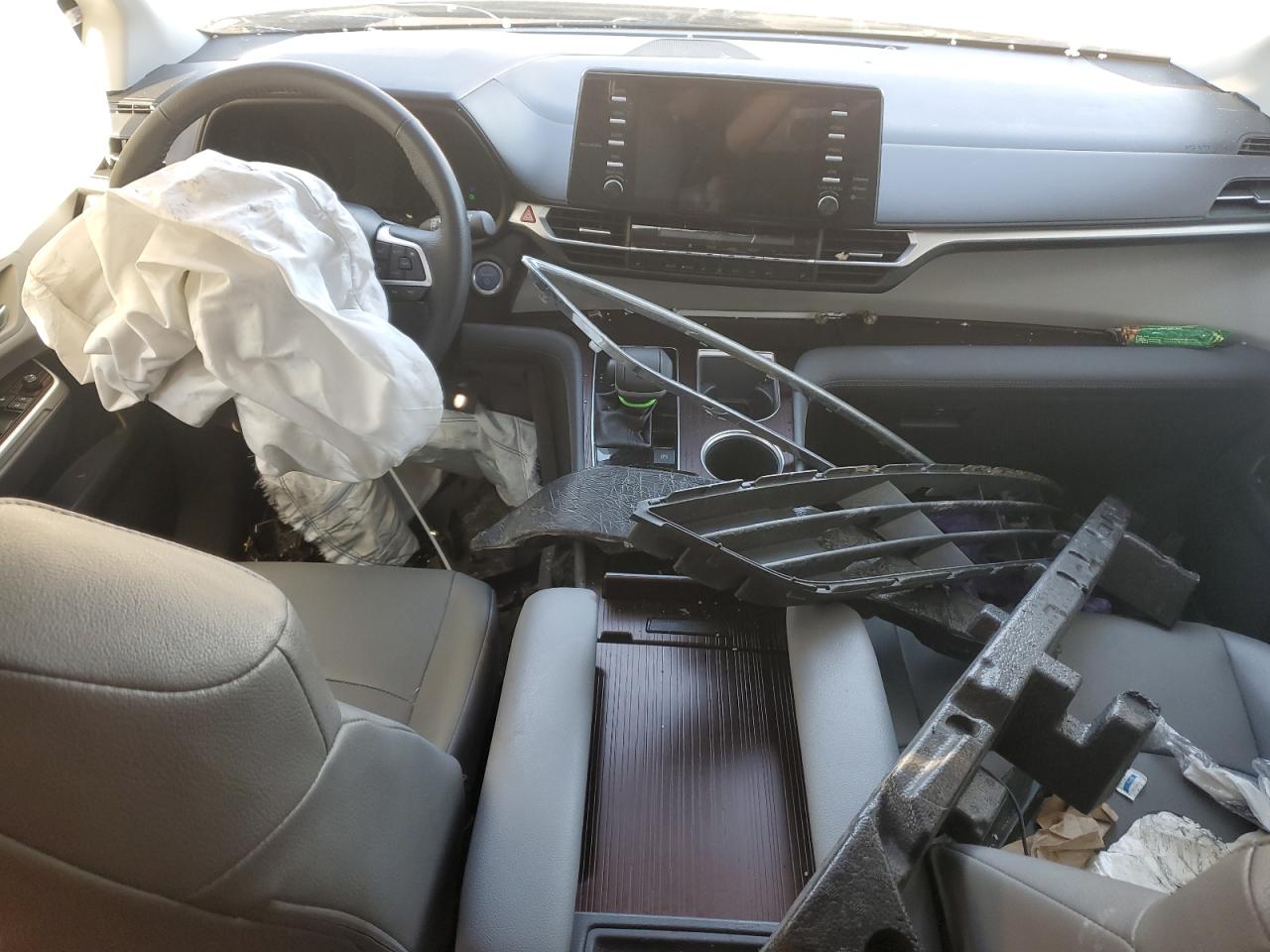 2024 TOYOTA SIENNA XLE VIN:5TDYRKEC3RS185324