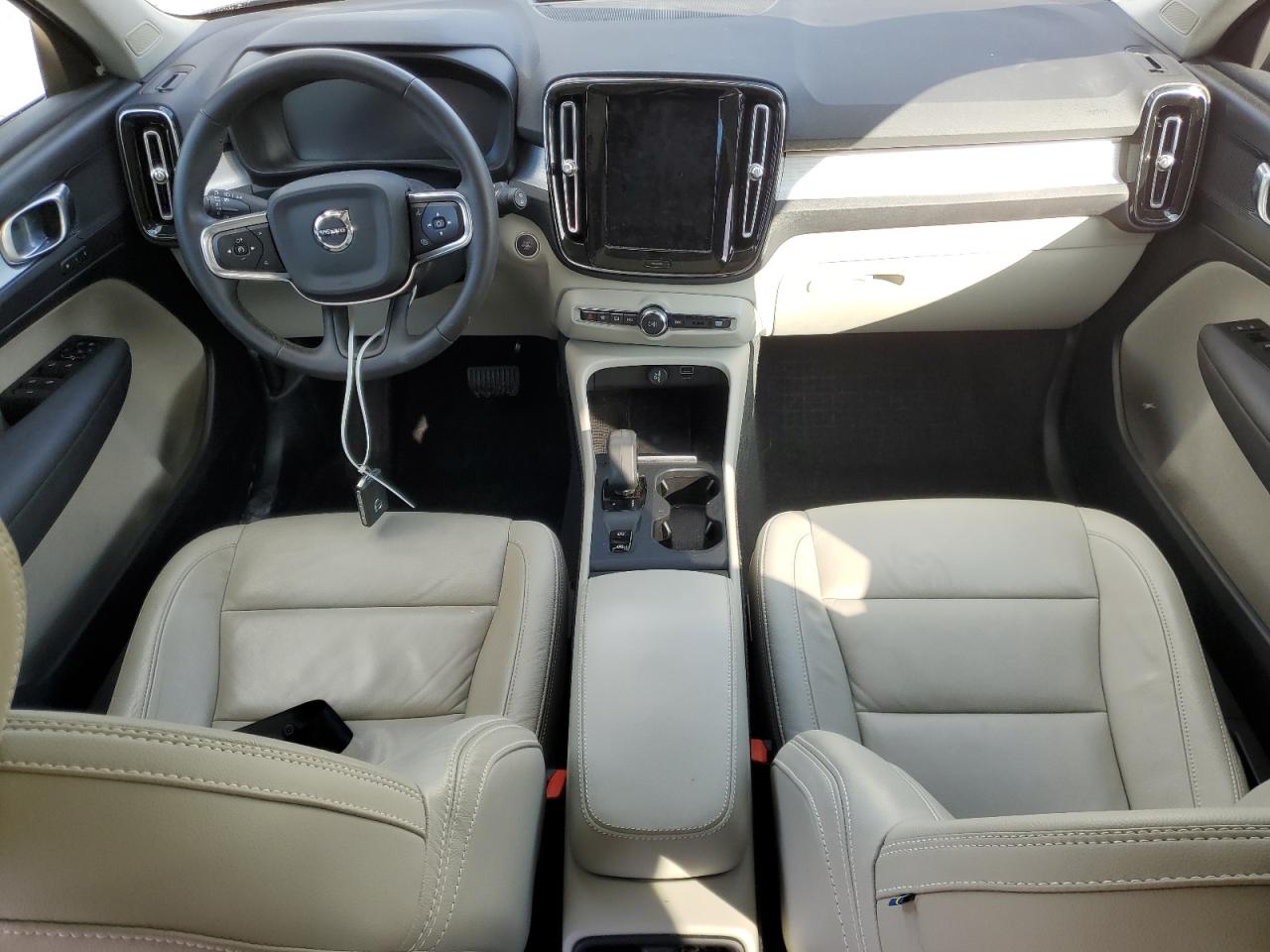 2022 VOLVO XC40 T5 MOMENTUM VIN:YV4162UK3N2647916
