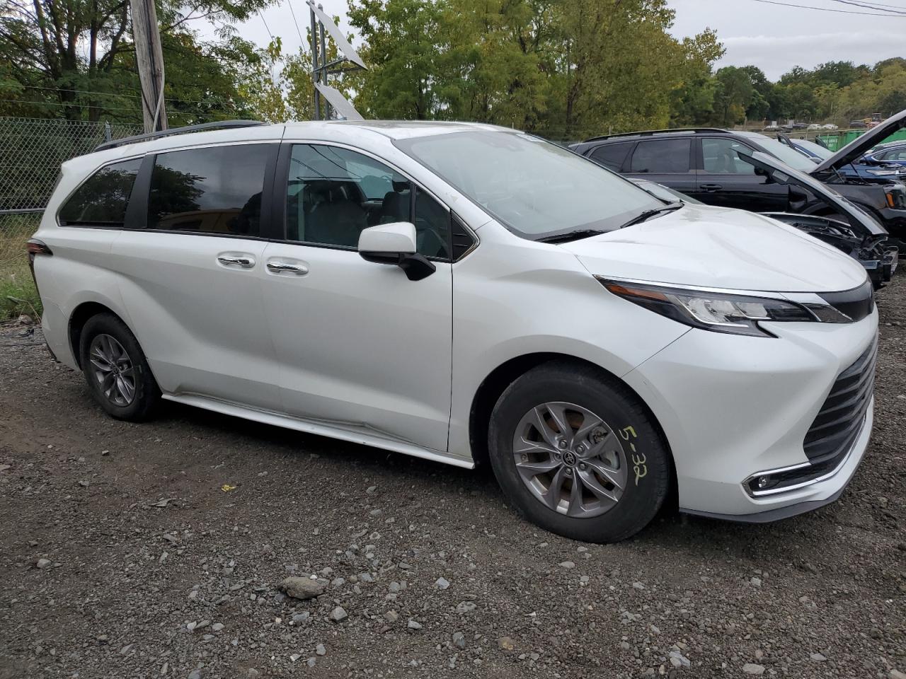 2022 TOYOTA SIENNA XLE VIN:5TDYRKECXNS119962