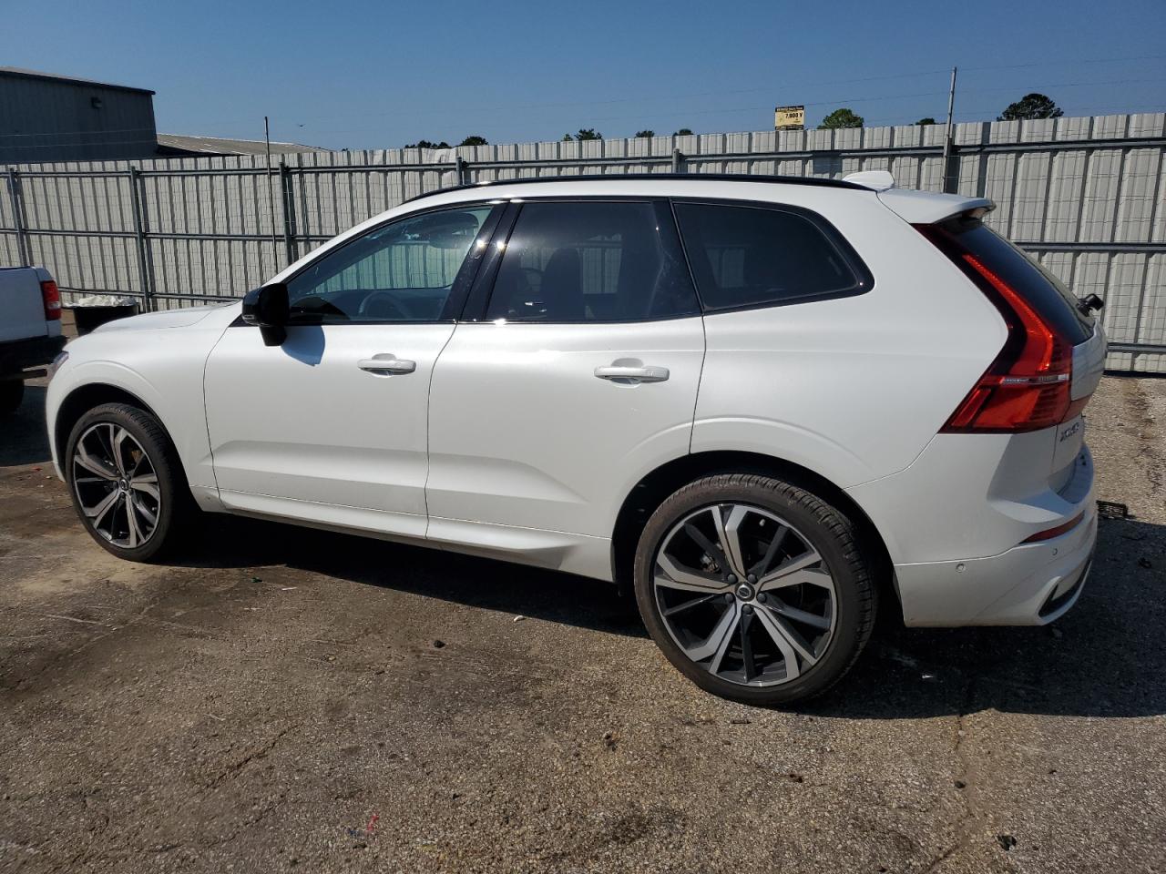 2024 VOLVO XC60 ULTIMATE VIN:YV4L12RM6R1731953