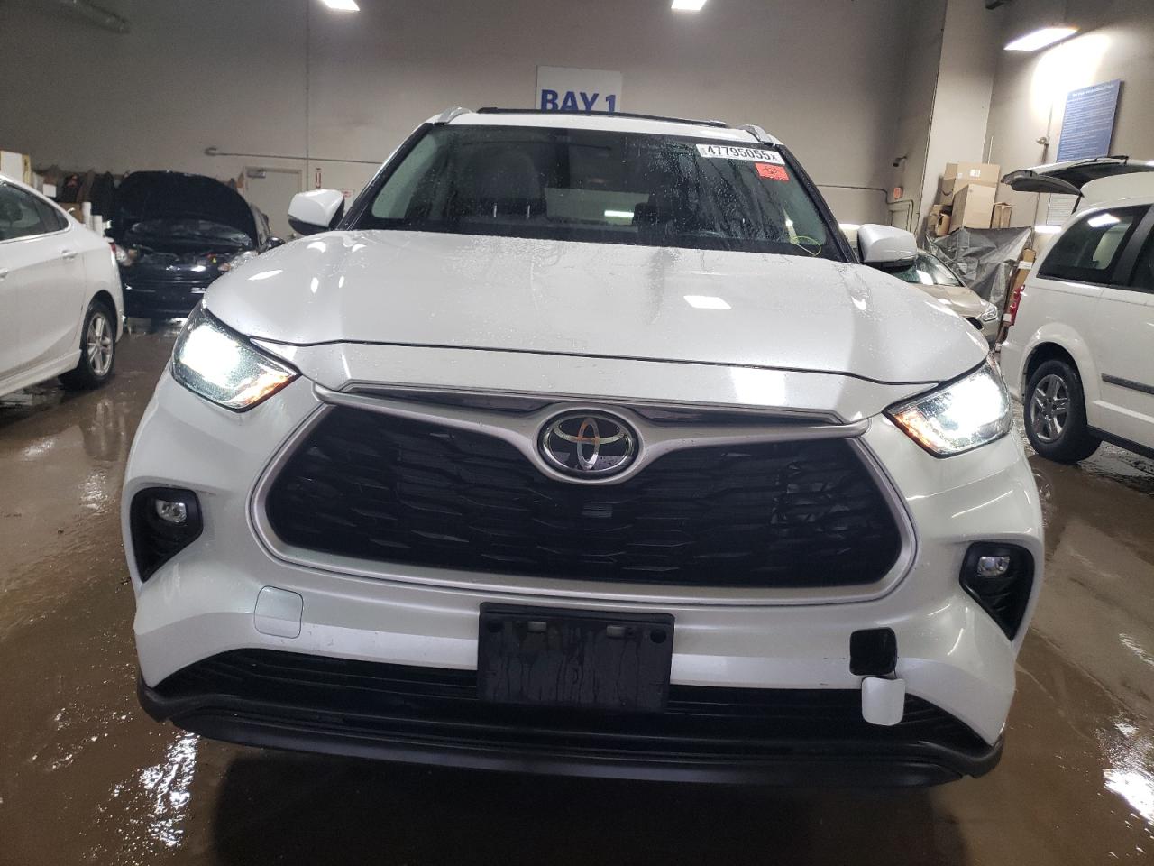 2022 TOYOTA HIGHLANDER XLE VIN:5TDHZRBH6NS165765