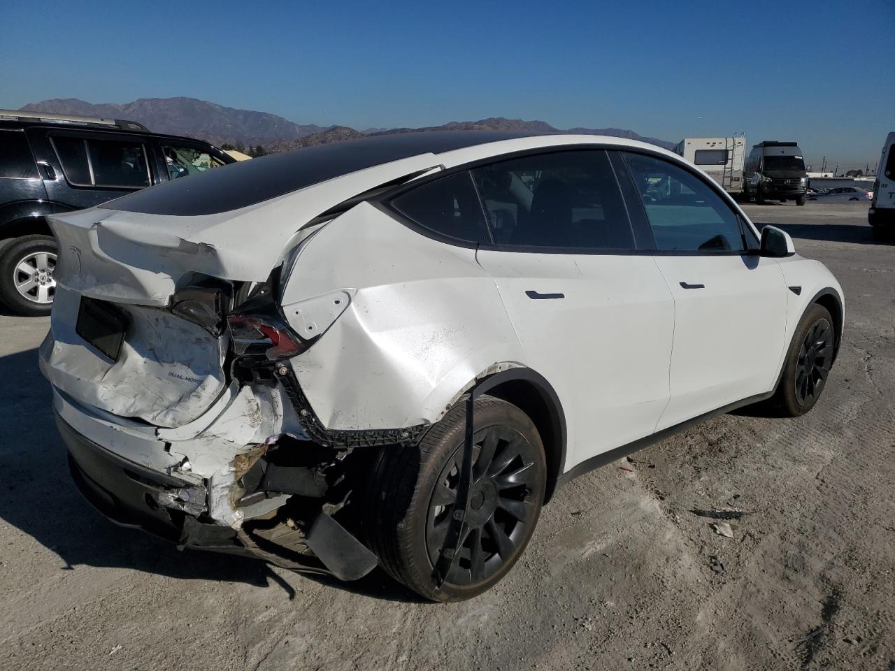 2022 TESLA MODEL Y  VIN:7SAYGDEE4NF487371