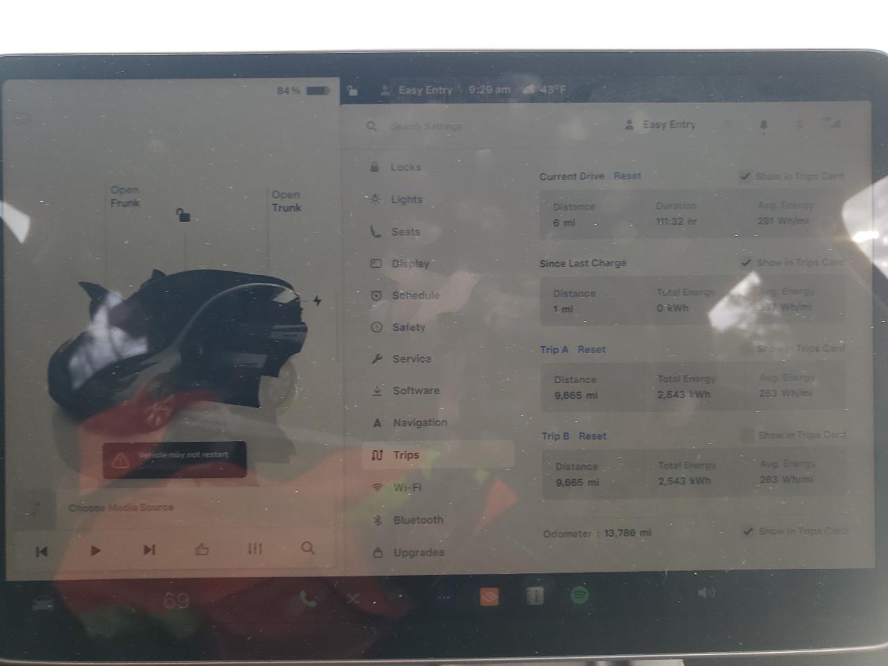 2023 TESLA MODEL Y  VIN:7SAYGDEE2PA085994