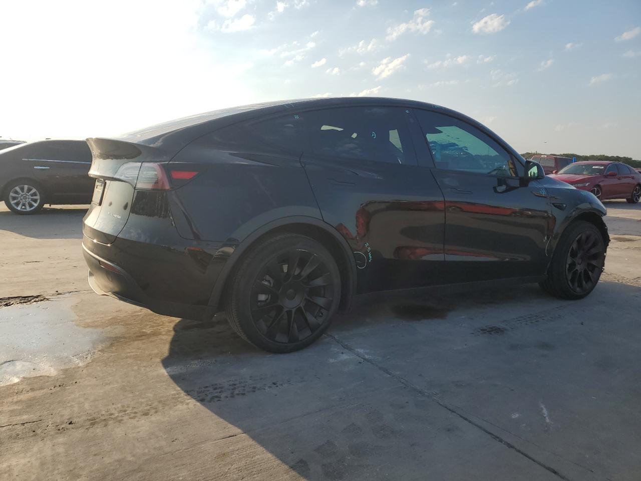 2022 TESLA MODEL Y  VIN:7SAYGDEE1NA006117