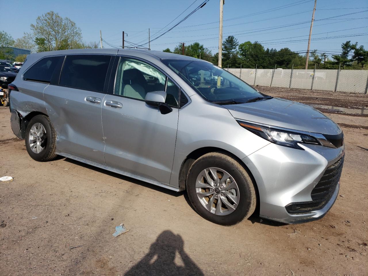 2022 TOYOTA SIENNA LE VIN:5TDKRKEC8NS102213