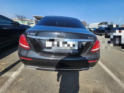 2016 Mercedes-Benz E 300 VIN: