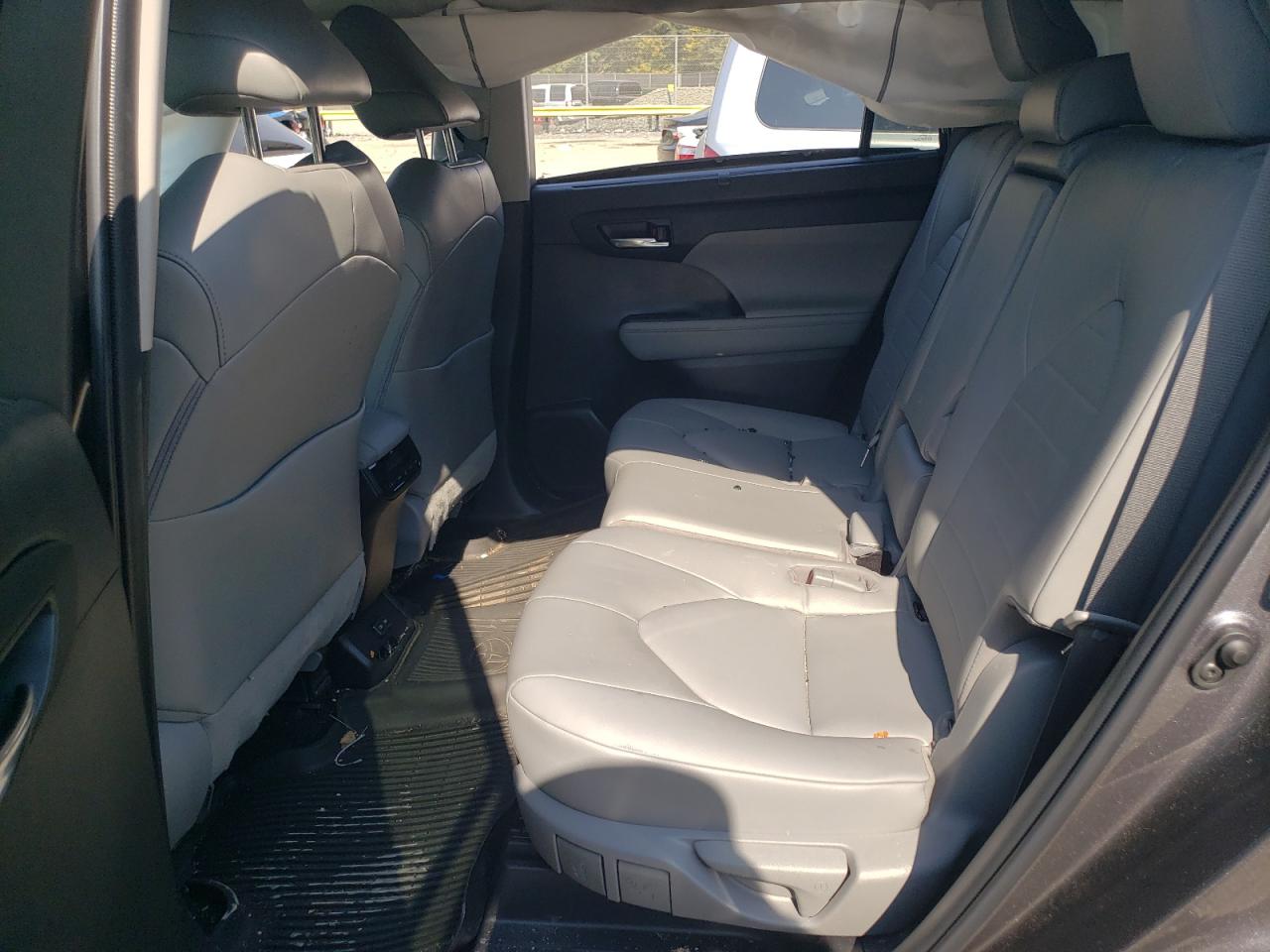 2022 TOYOTA HIGHLANDER XLE VIN:5TDGZRBH1NS213099