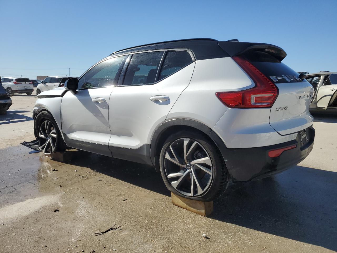 2022 VOLVO XC40 T5 R-DESIGN VIN:YV4162UM9N2722040