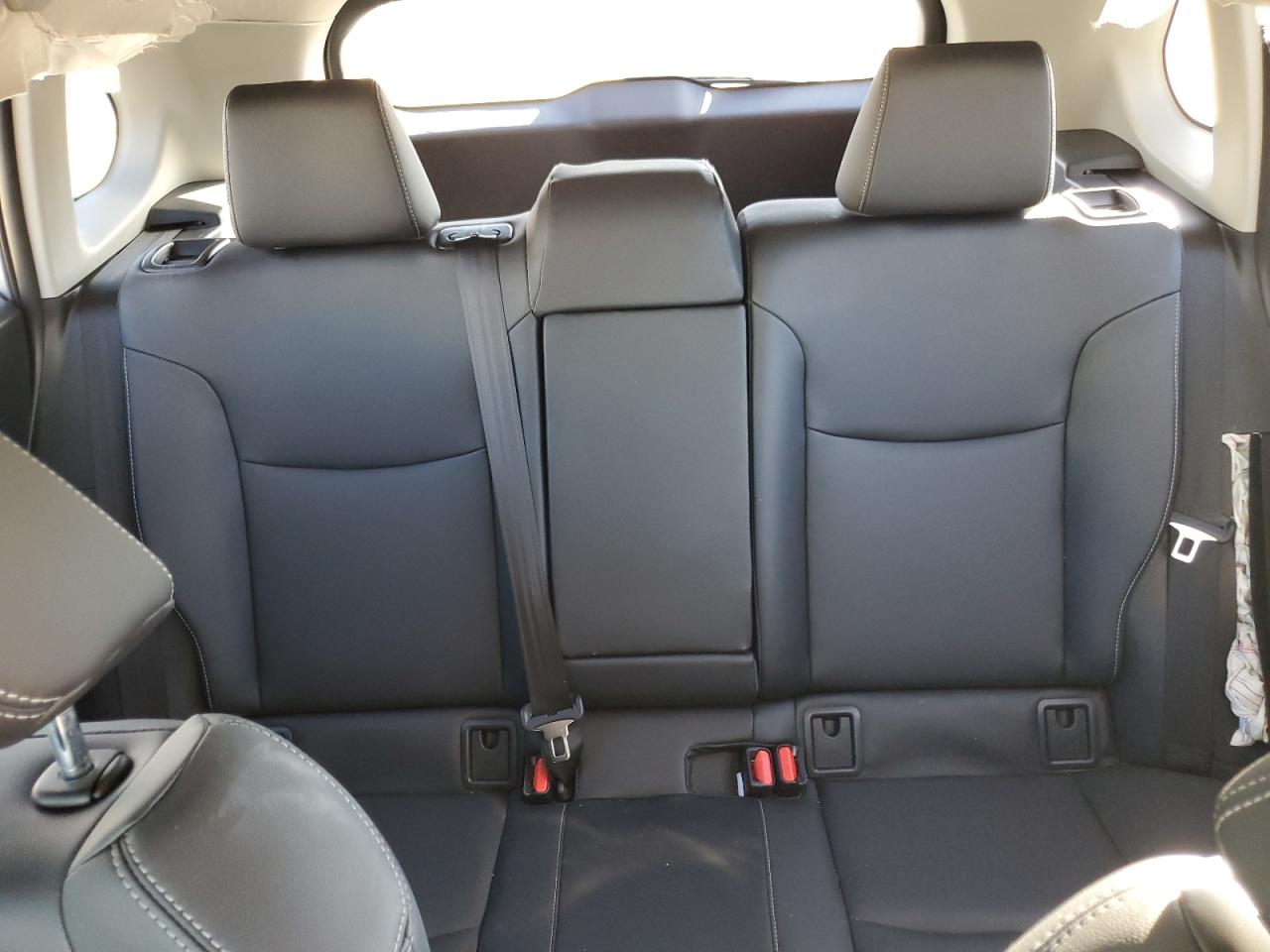 2022 TOYOTA COROLLA CROSS XLE VIN:7MUDAAAG3NV033813