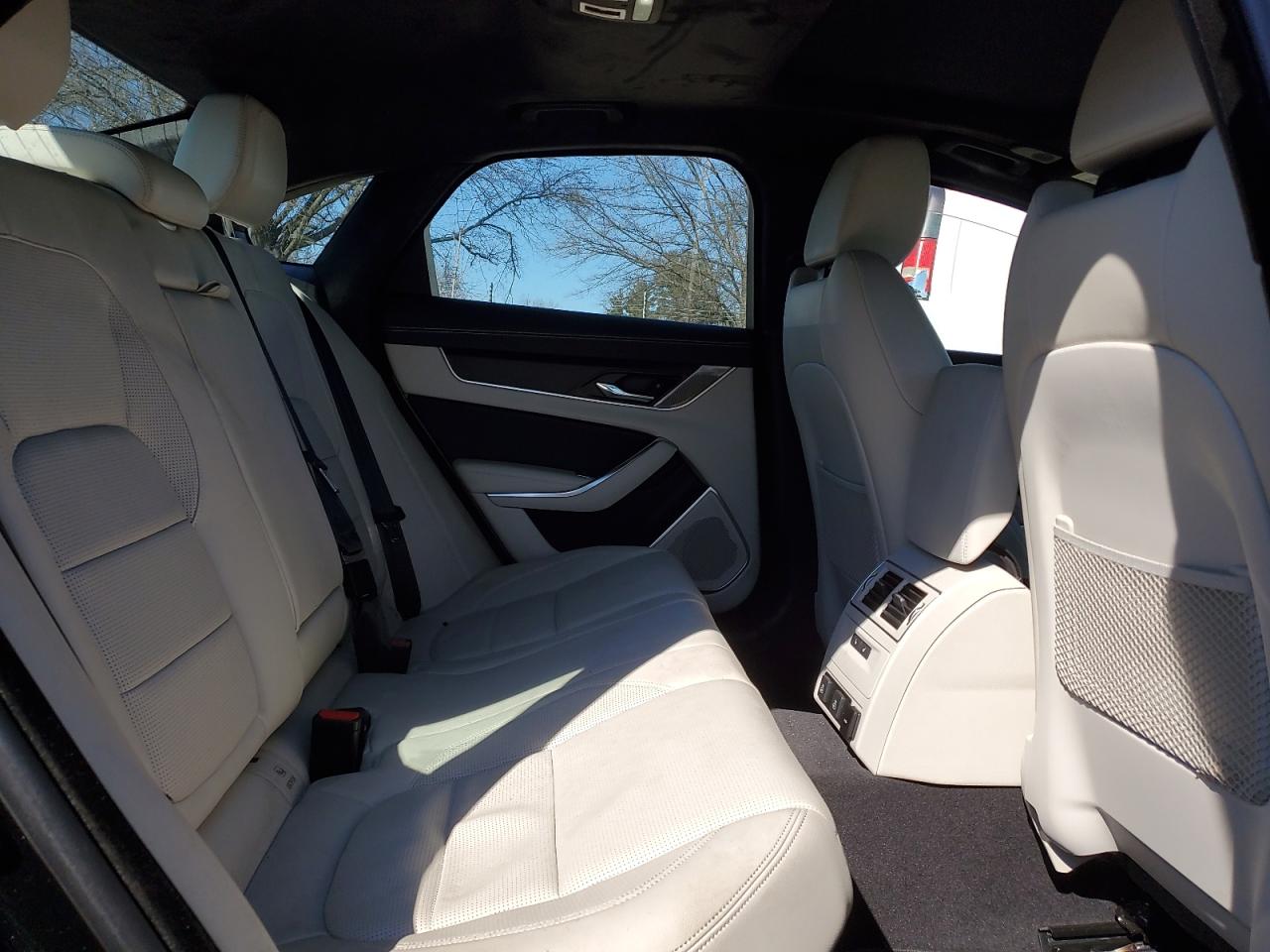 2024 JAGUAR XF R-DYNAMIC SE VIN:SAJBL4GX4RCY95130