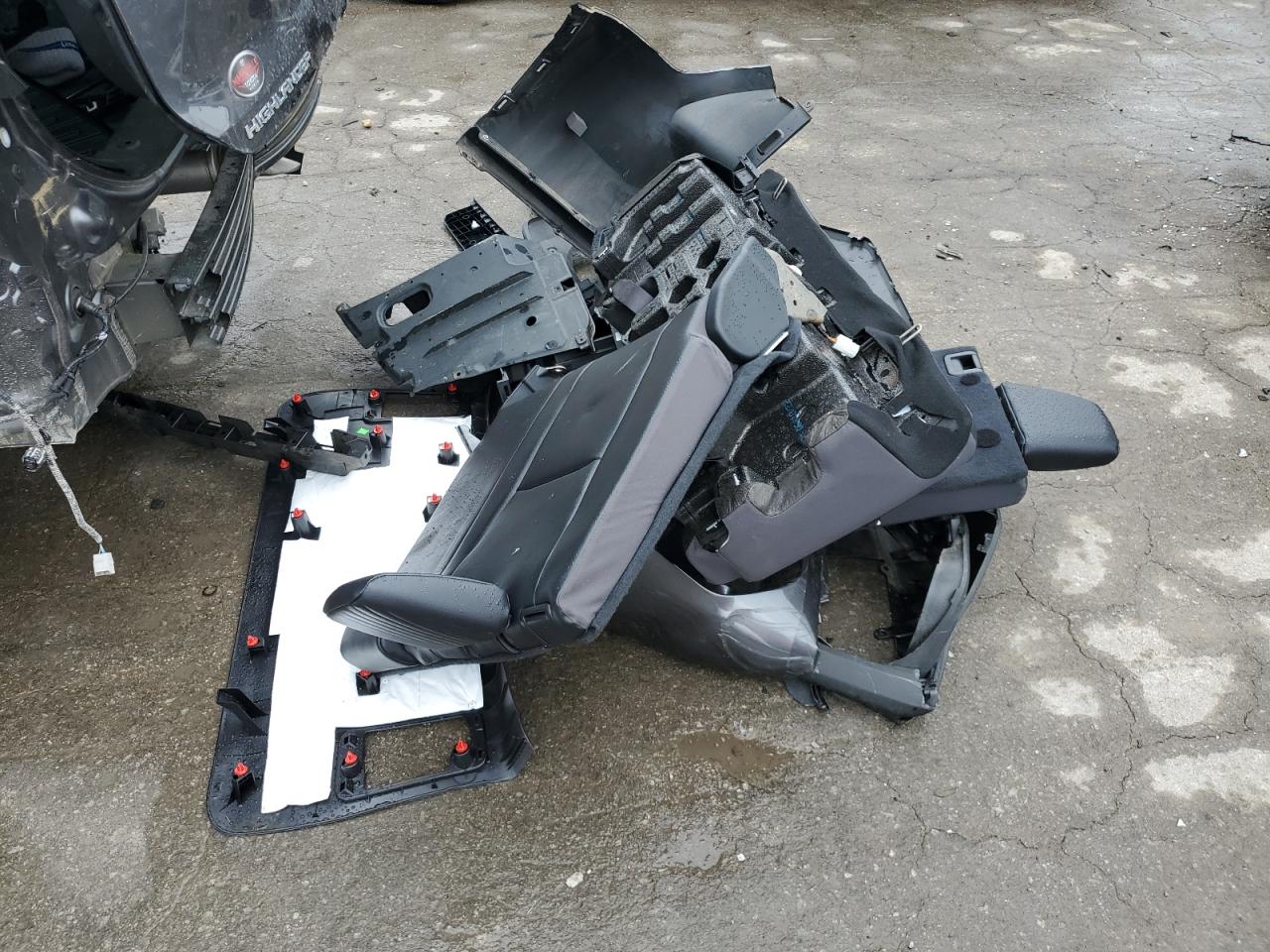 2022 TOYOTA HIGHLANDER XLE VIN:5TDGZRBH3NS582935