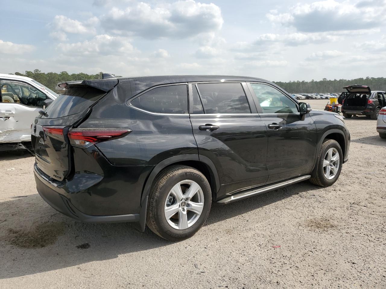 2024 TOYOTA HIGHLANDER LE VIN:5TDKDRBH4RS541907