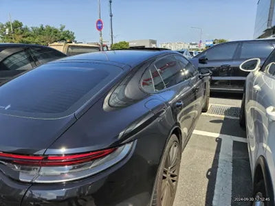 2023 Porsche Panamera VIN: