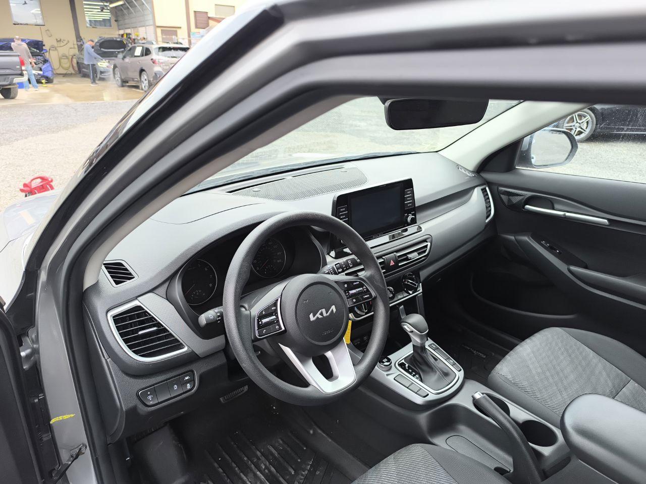 2023 KIA SELTOS LX VIN:KNDEPCAA3P7370564
