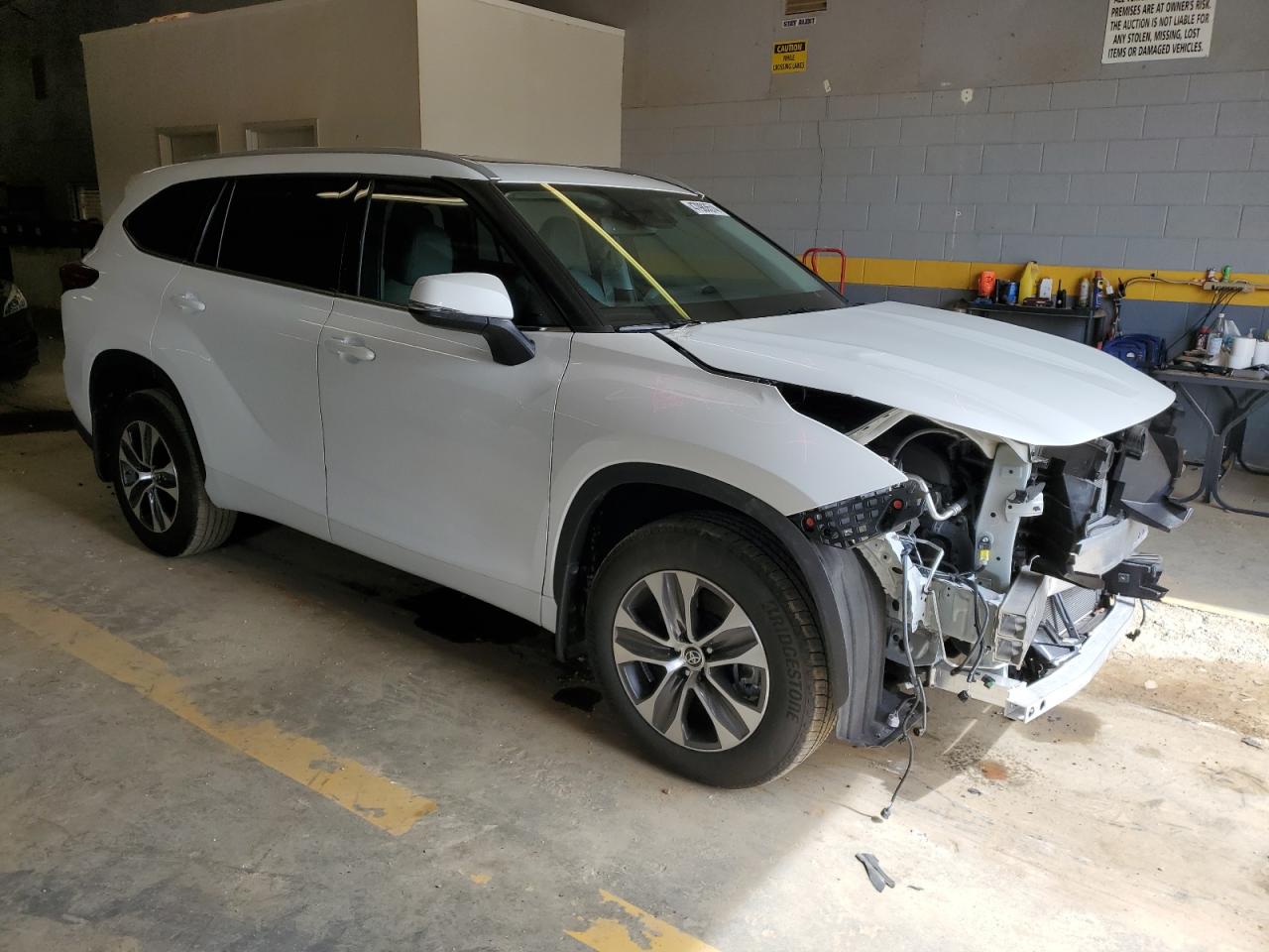 2022 TOYOTA HIGHLANDER XLE VIN:5TDGZRAH1NS140768