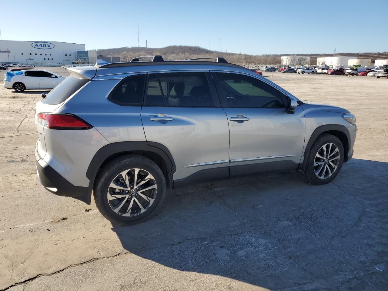 2022 TOYOTA COROLLA CROSS XLE VIN:7MUDAAAG3NV033813