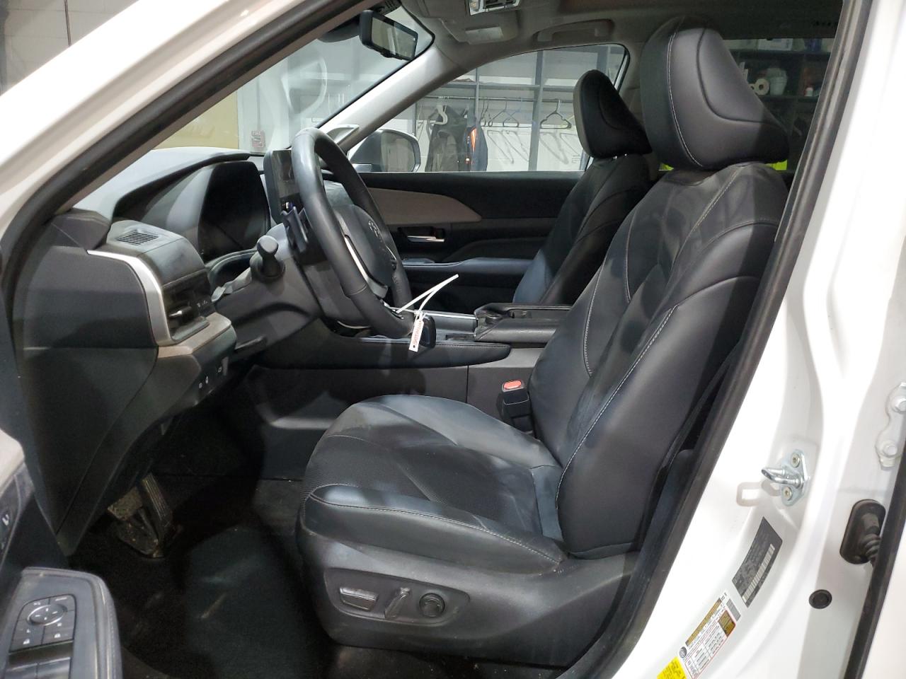 2024 TOYOTA GRAND HIGHLANDER XLE VIN:5TDAAAB55RS038673