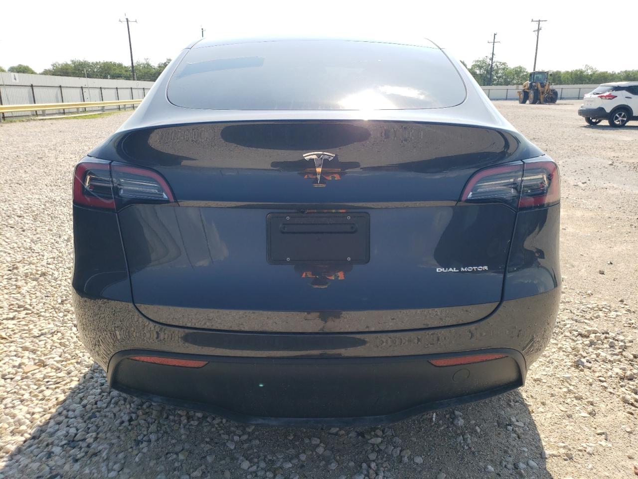 2024 TESLA MODEL Y  VIN:7SAYGDEE8RA278136