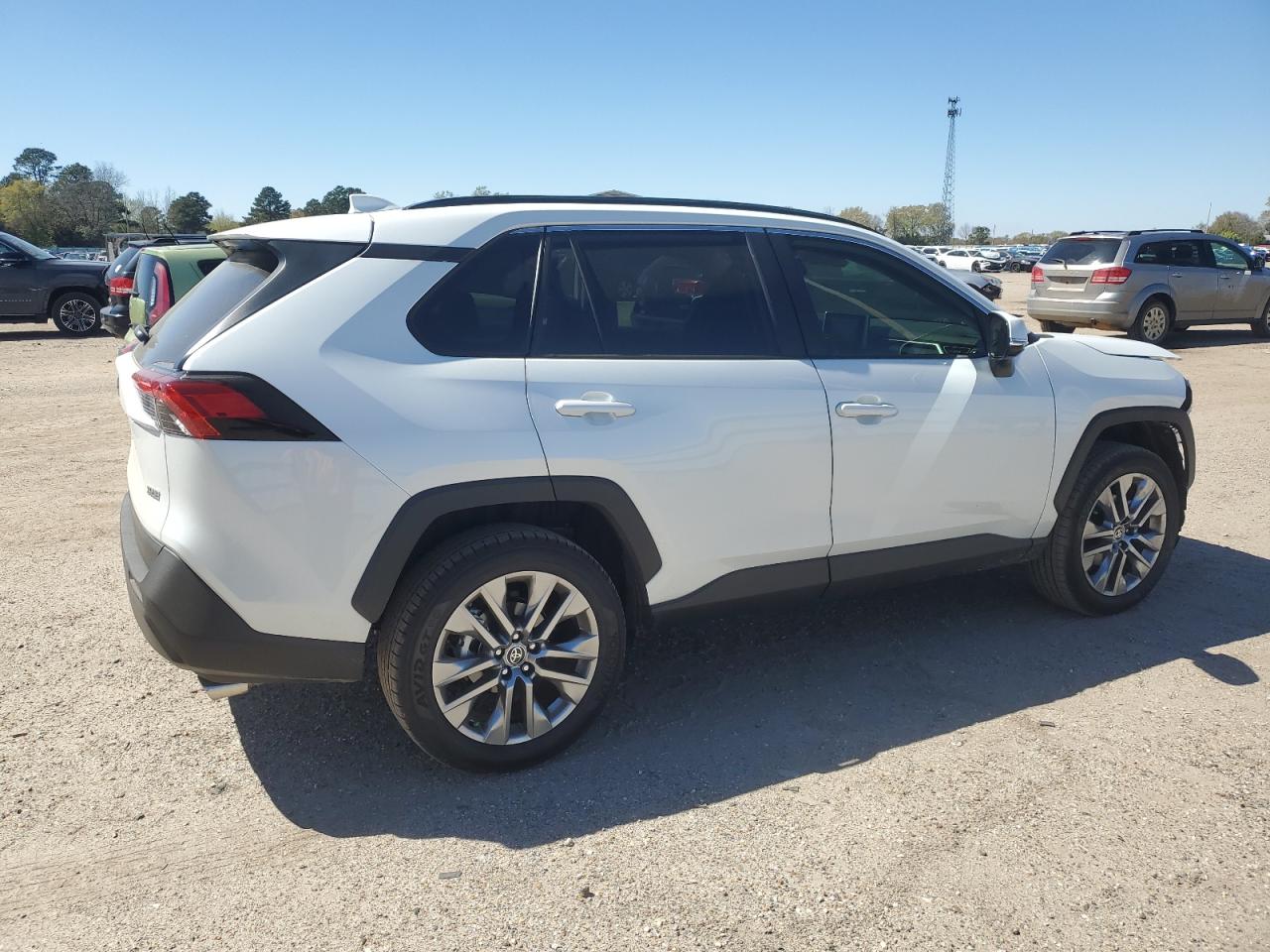 2024 TOYOTA RAV4 XLE PREMIUM VIN:JTMC1RFV7RJ031903