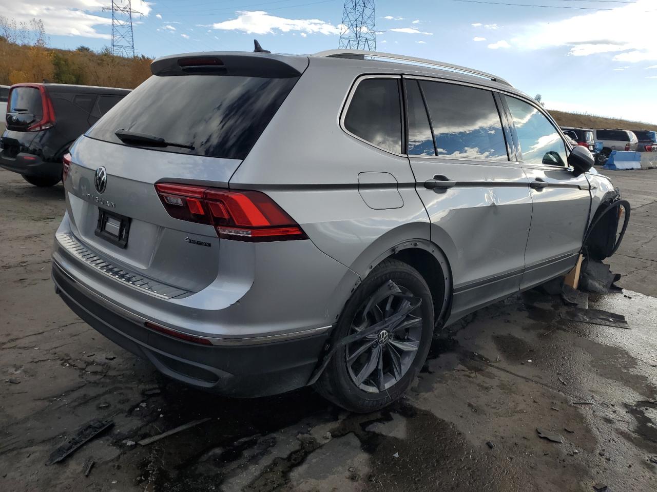 2022 VOLKSWAGEN TIGUAN SE VIN:3VV2B7AX1NM099084