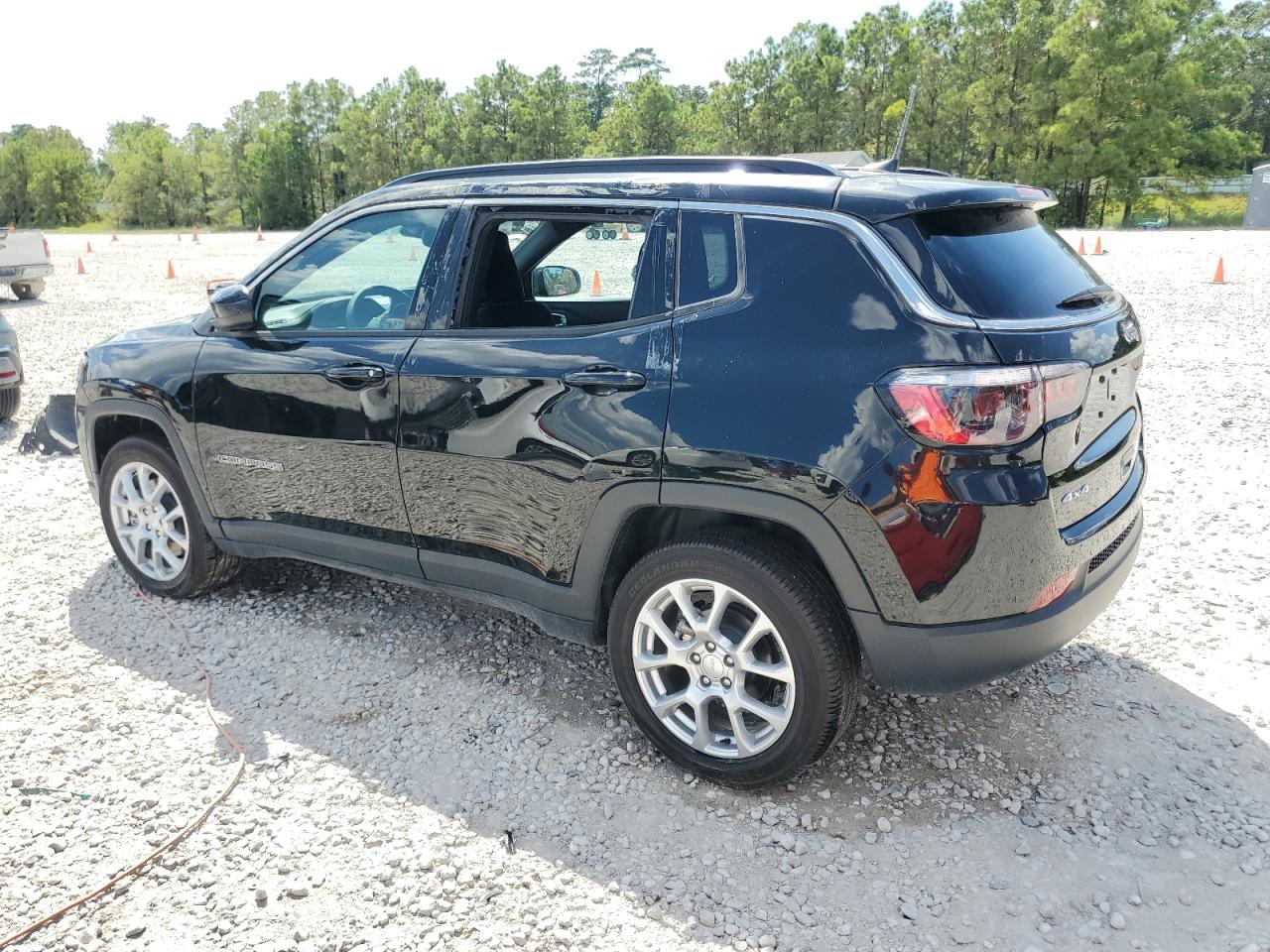 2024 JEEP COMPASS LATITUDE LUX VIN:3C4NJDFN7RT586130