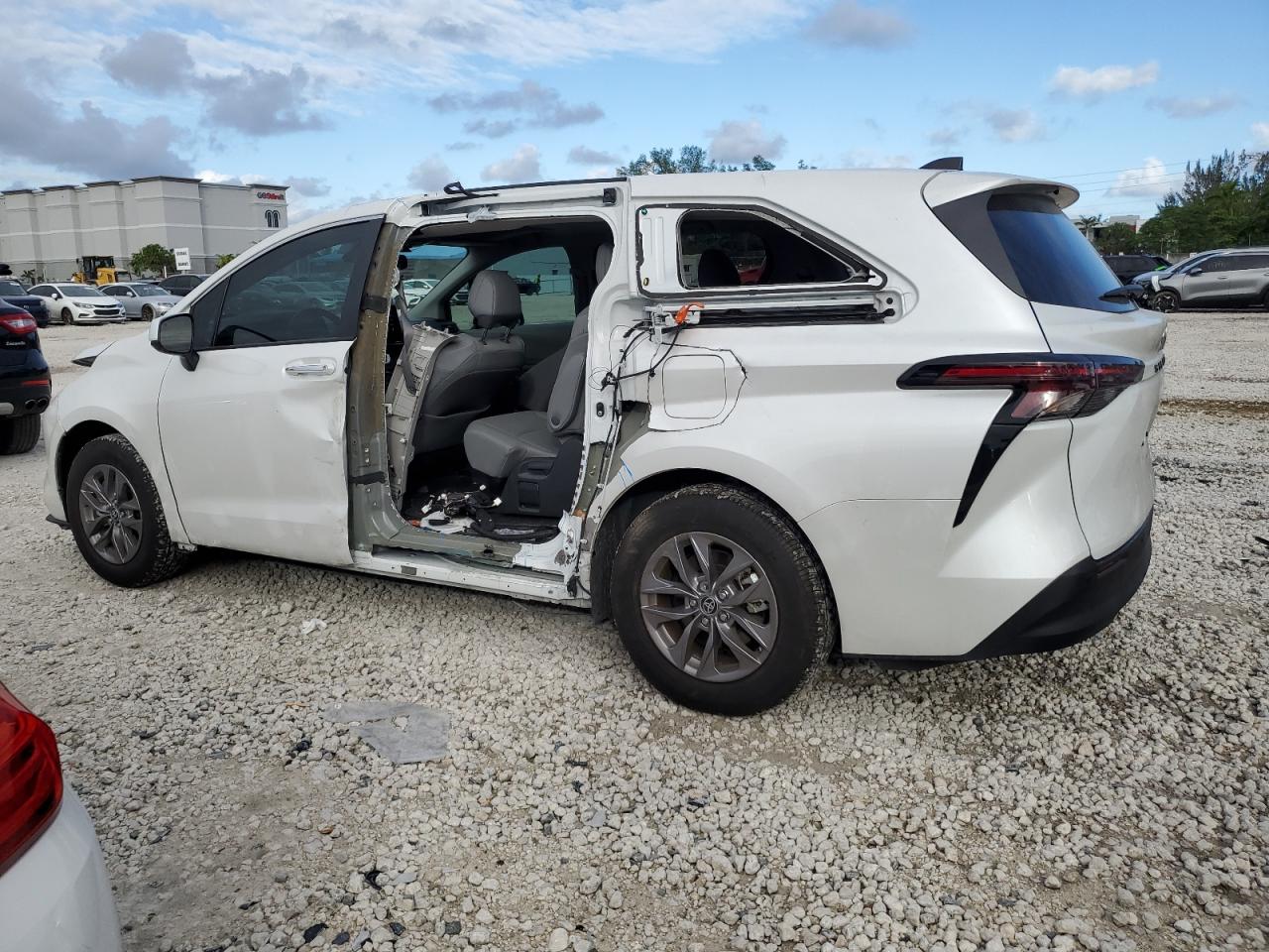 2024 TOYOTA SIENNA XLE VIN:5TDYRKEC6RS192980