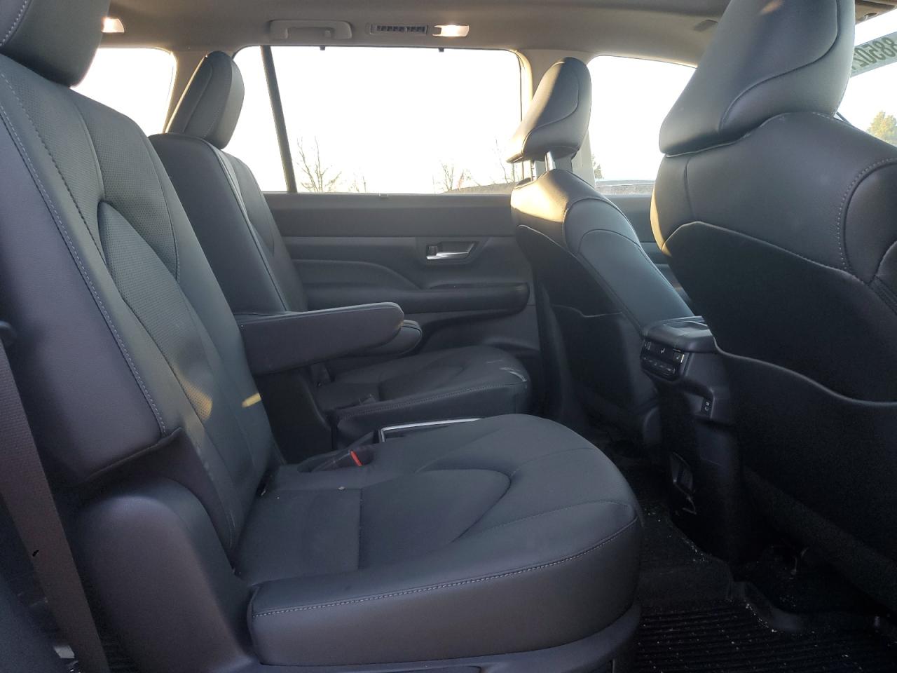 2024 TOYOTA GRAND HIGHLANDER XLE VIN:5TDAAAB56RS039413