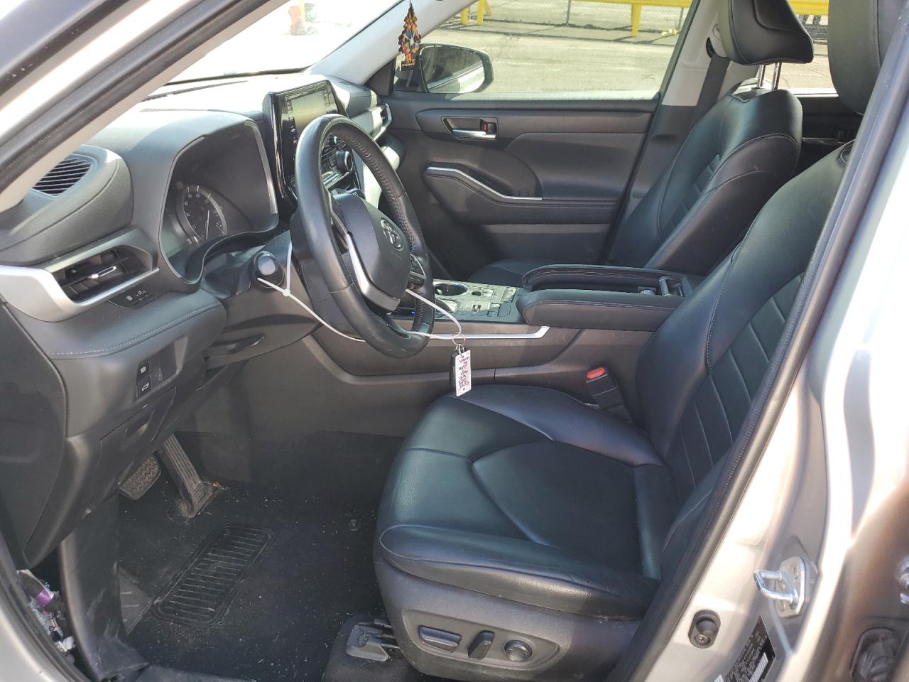 2022 TOYOTA HIGHLANDER XLE VIN:5TDGZRBH0NS565185
