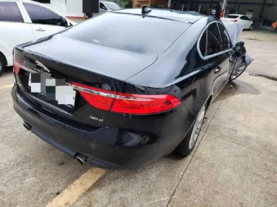 2016 Jaguar XF VIN:
