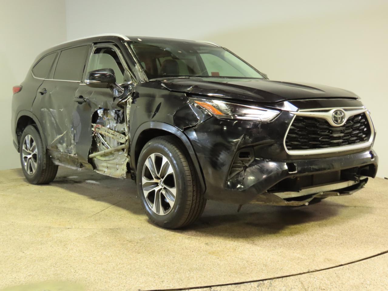 2022 TOYOTA HIGHLANDER XLE VIN:5TDGZRAH1NS102523