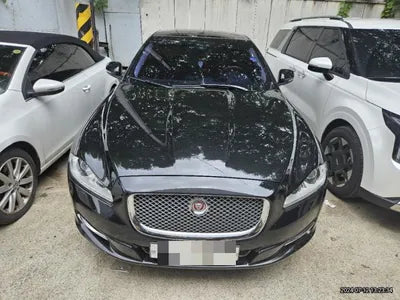 2015 Jaguar XJ VIN: