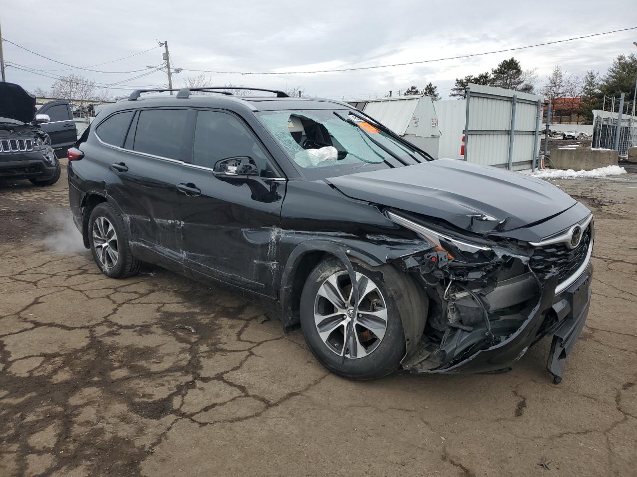 2022 TOYOTA HIGHLANDER XLE VIN:5TDHZRBH3NS255746