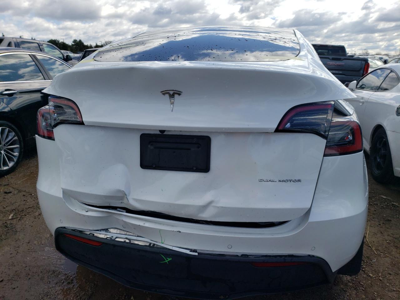 2022 TESLA MODEL Y  VIN:7SAYGDEE0NF320103