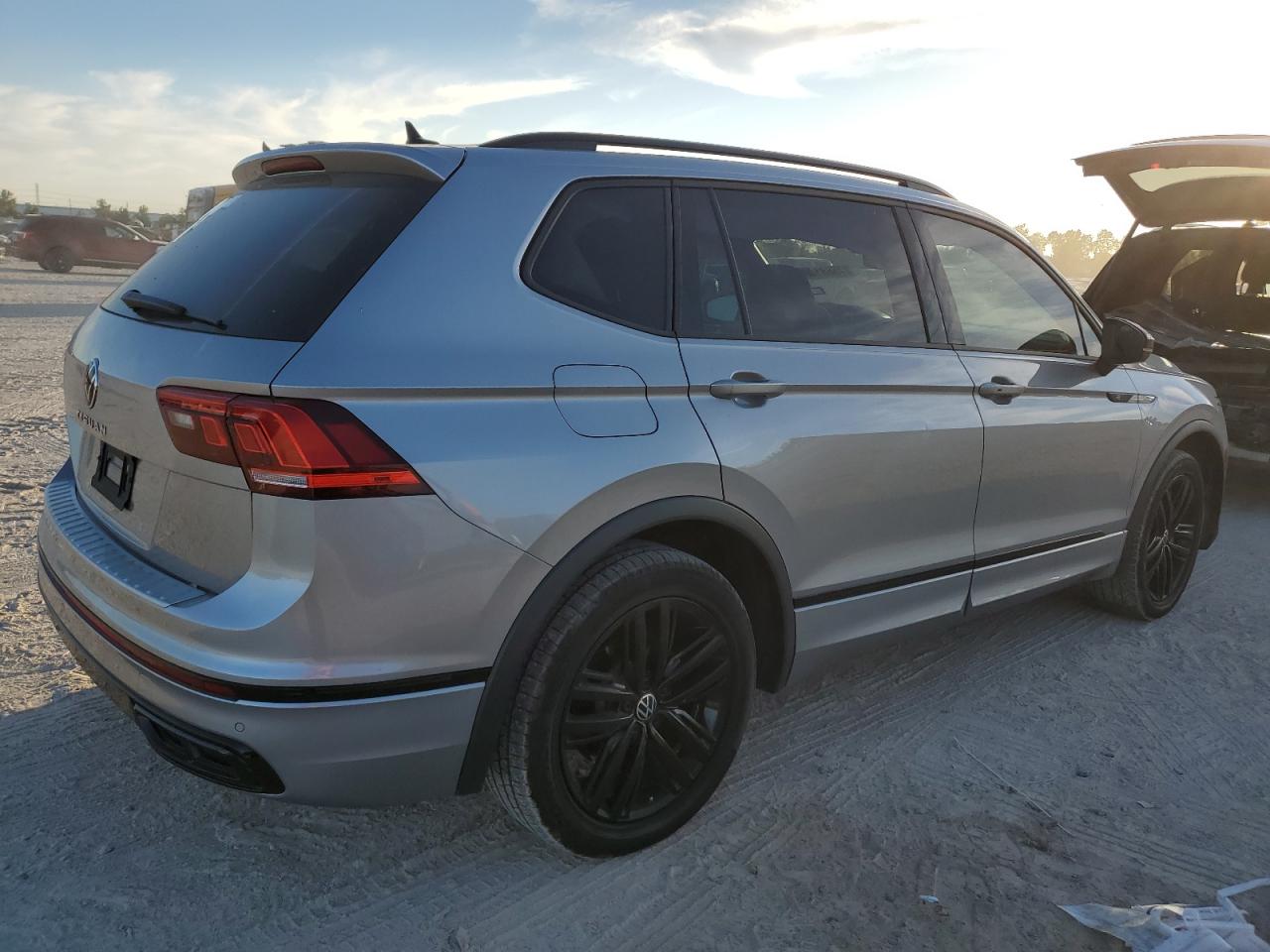 2022 VOLKSWAGEN TIGUAN SE R-LINE BLACK VIN:3VVCB7AX8NM063252
