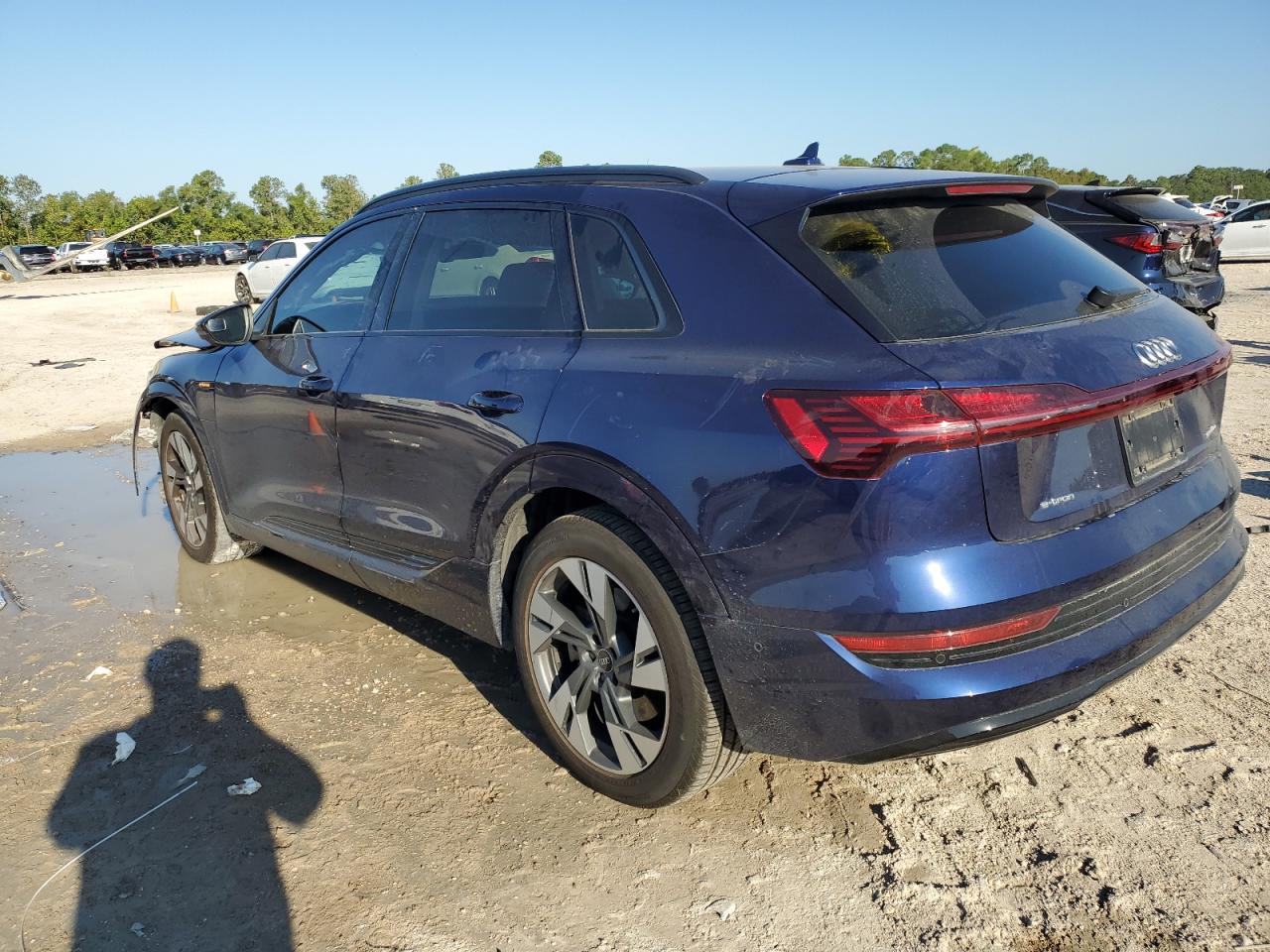 2022 AUDI E-TRON PREMIUM VIN:WA1AAAGEXNB022571