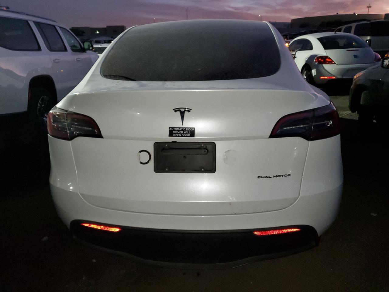 2023 TESLA MODEL Y  VIN:7SAYGDEE2PA128617