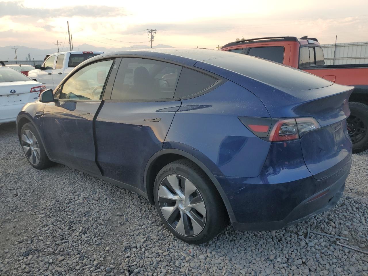 2022 TESLA MODEL Y  VIN:7SAYGDEE0NF570943