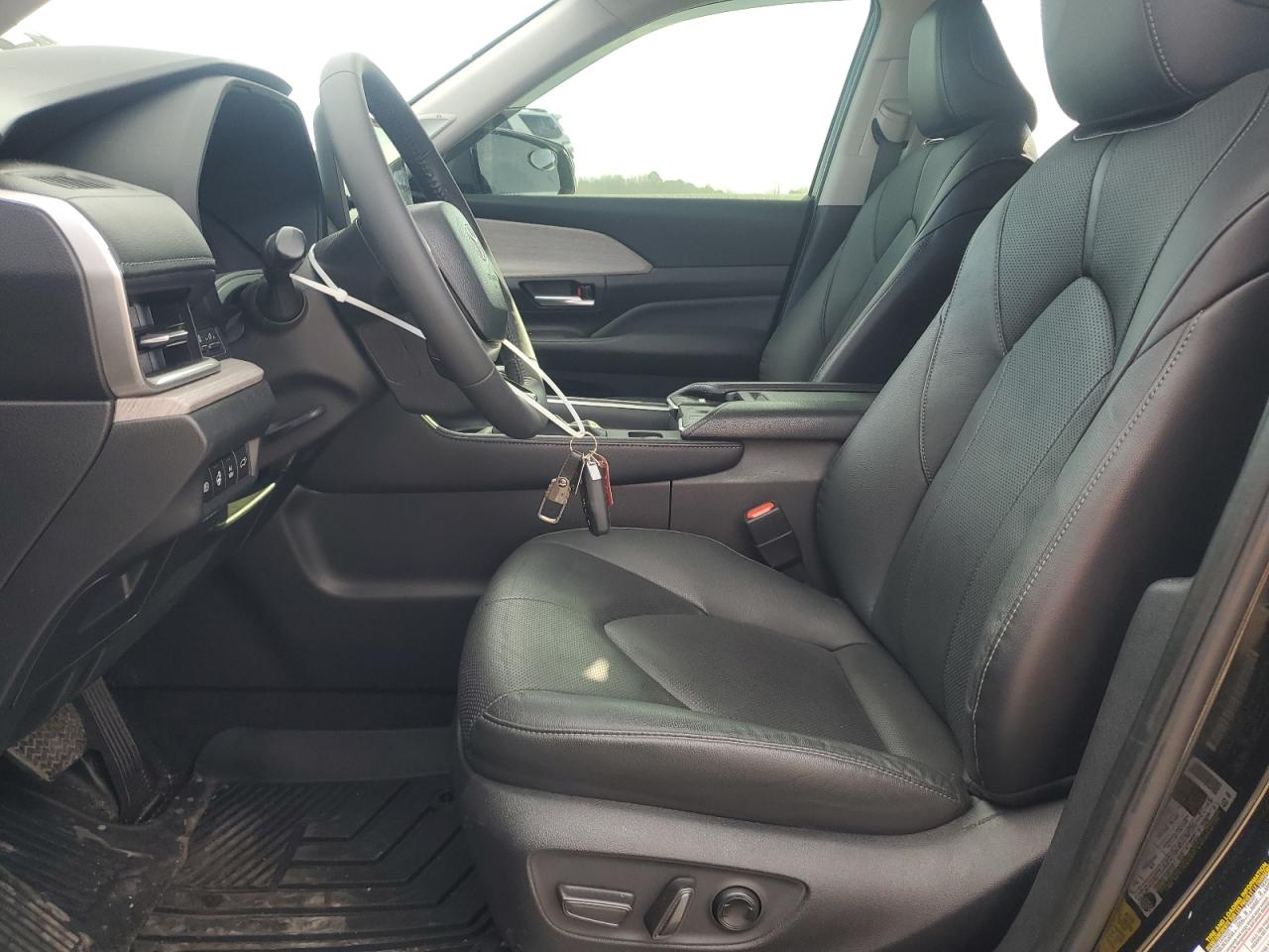 2024 TOYOTA GRAND HIGHLANDER XLE VIN:5TDACAB57RS006656
