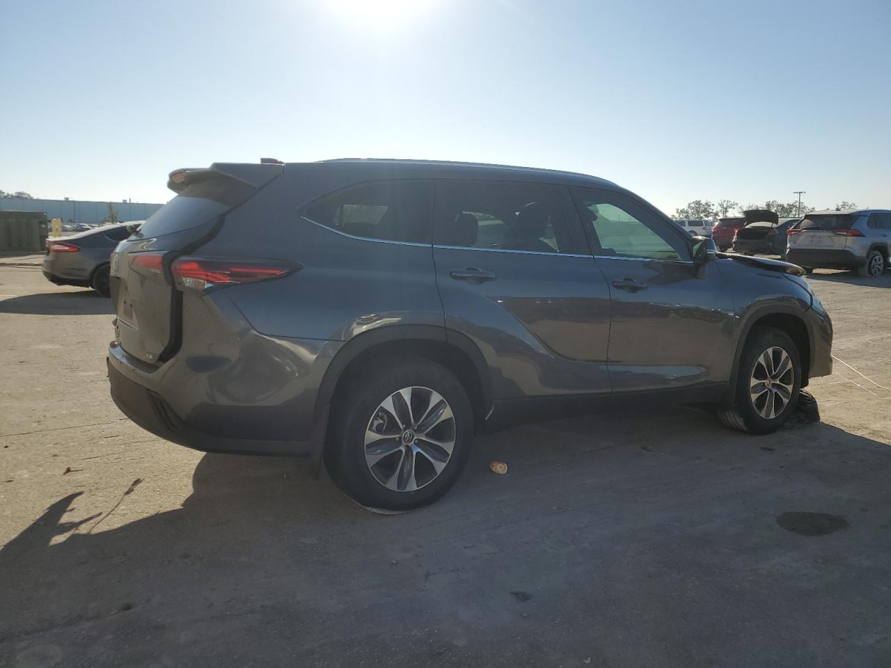 2024 TOYOTA HIGHLANDER LE VIN:5TDKDRAH2RS529417