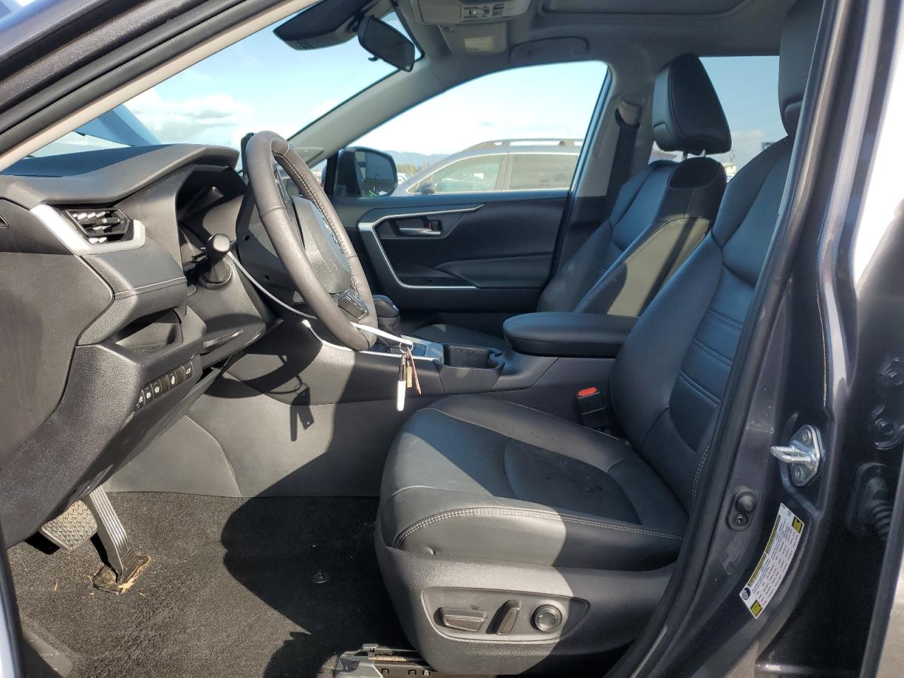 2024 TOYOTA RAV4 XLE PREMIUM VIN:2T3A1RFV9RC404627