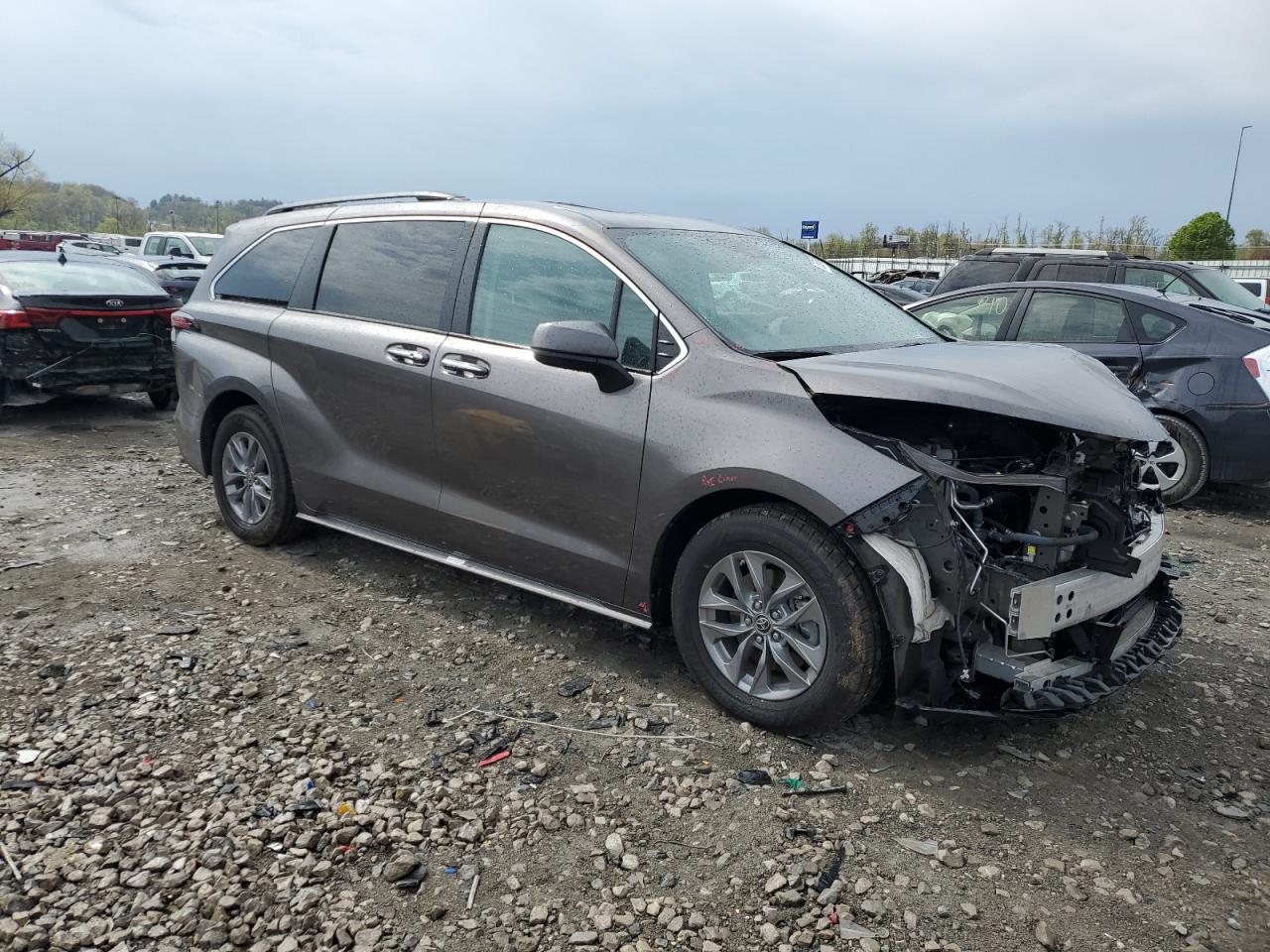 2022 TOYOTA SIENNA XLE VIN:5TDJSKFC5NS062123