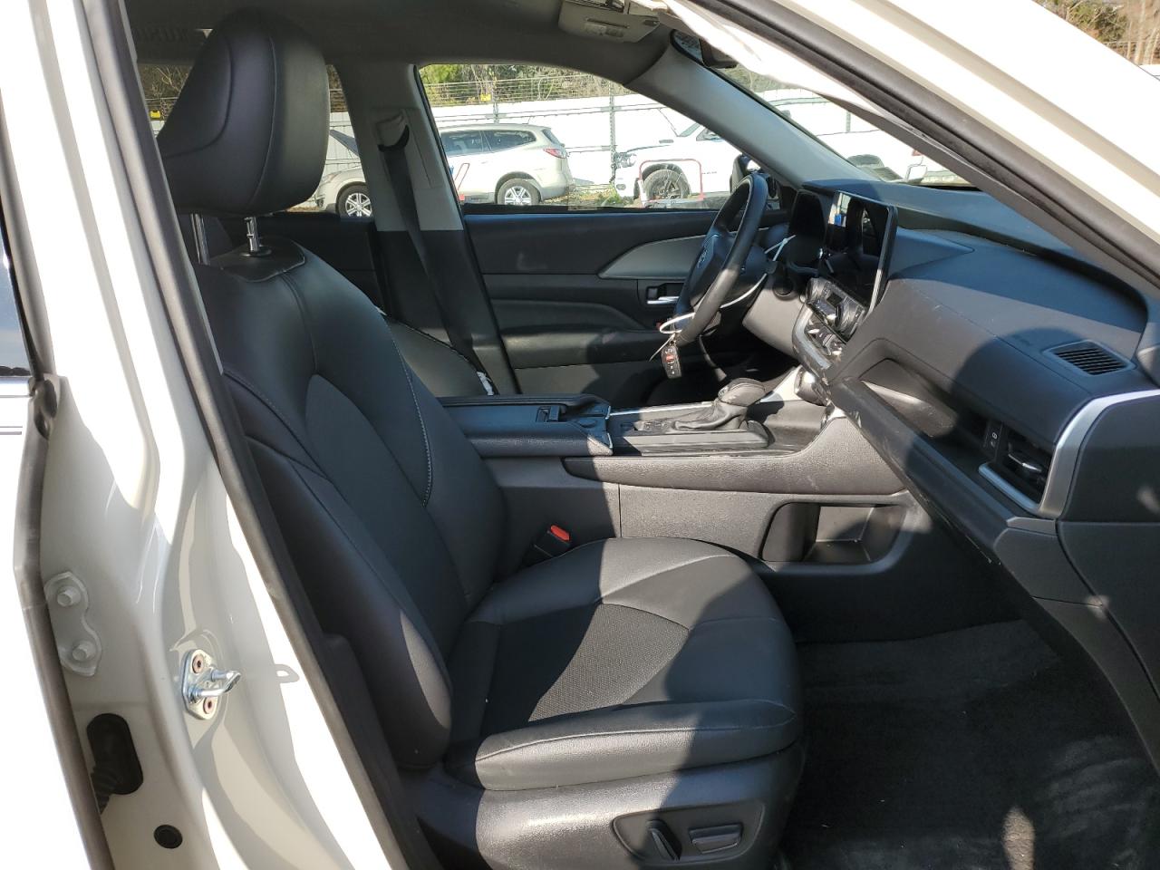 2024 TOYOTA GRAND HIGHLANDER XLE VIN:5TDAAAB59RS008558