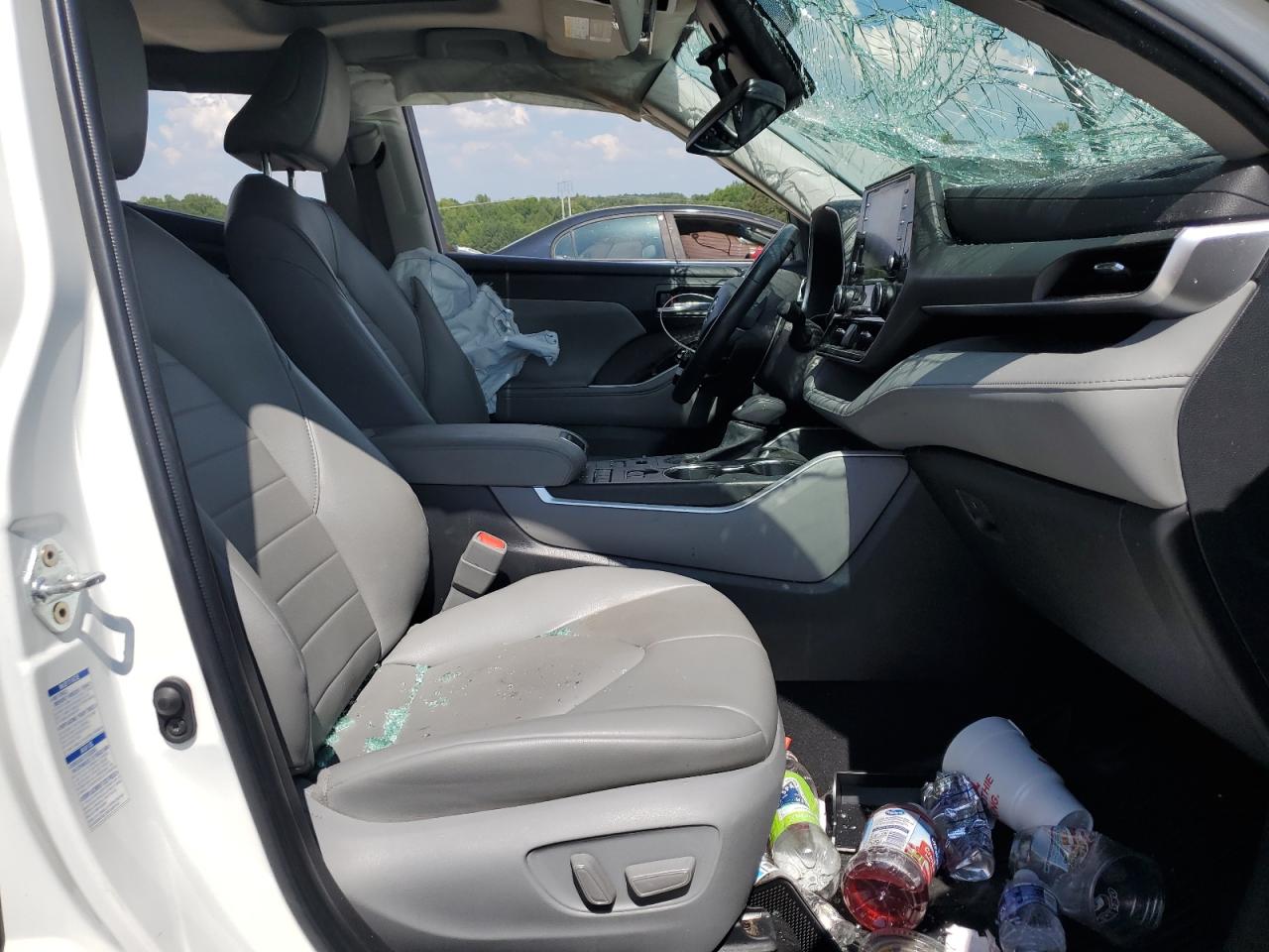 2022 TOYOTA HIGHLANDER XLE VIN:5TDGZRBH8NS194597