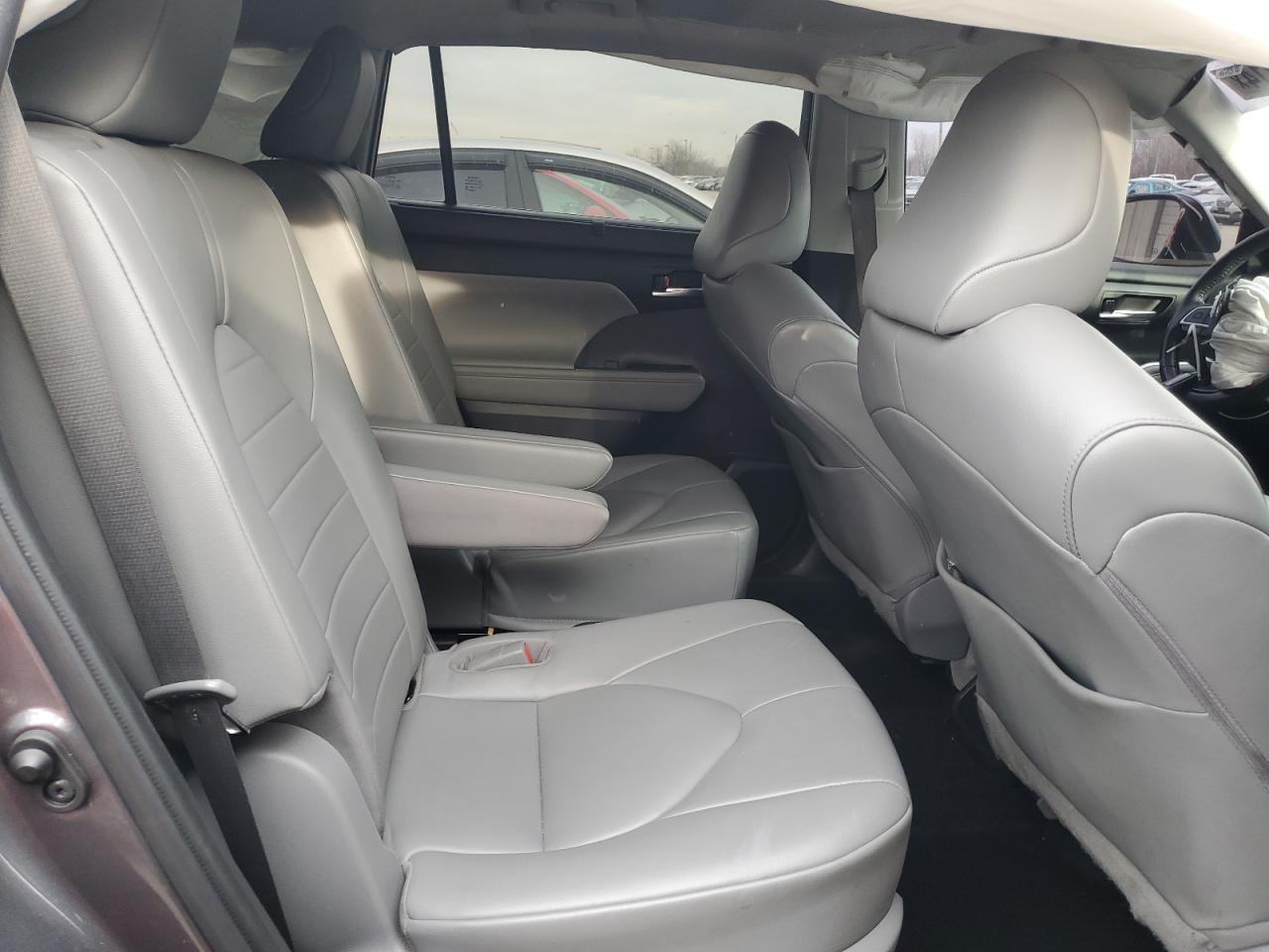 2022 TOYOTA HIGHLANDER XLE VIN:5TDGZRBH5NS561374