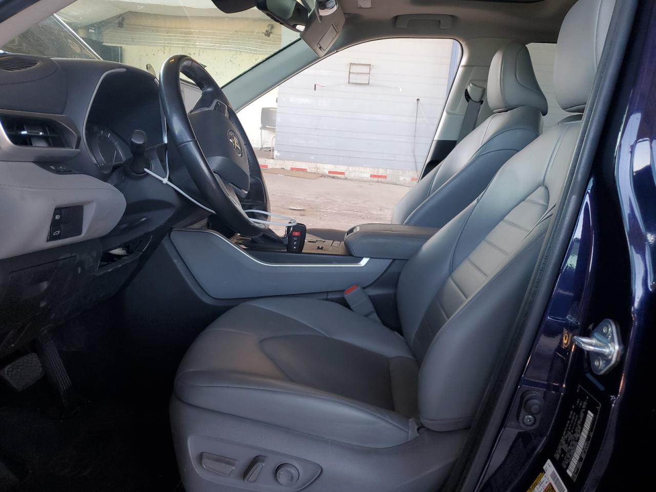 2022 TOYOTA HIGHLANDER XLE VIN:5TDHZRAH9NS093896