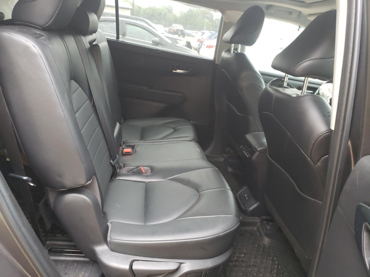 2022 TOYOTA HIGHLANDER XLE VIN:5TDGZRBH7NS180030