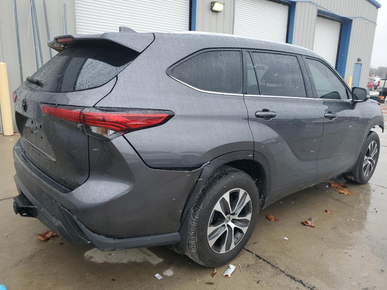 2022 TOYOTA HIGHLANDER XLE VIN:5TDGZRBH3NS247271