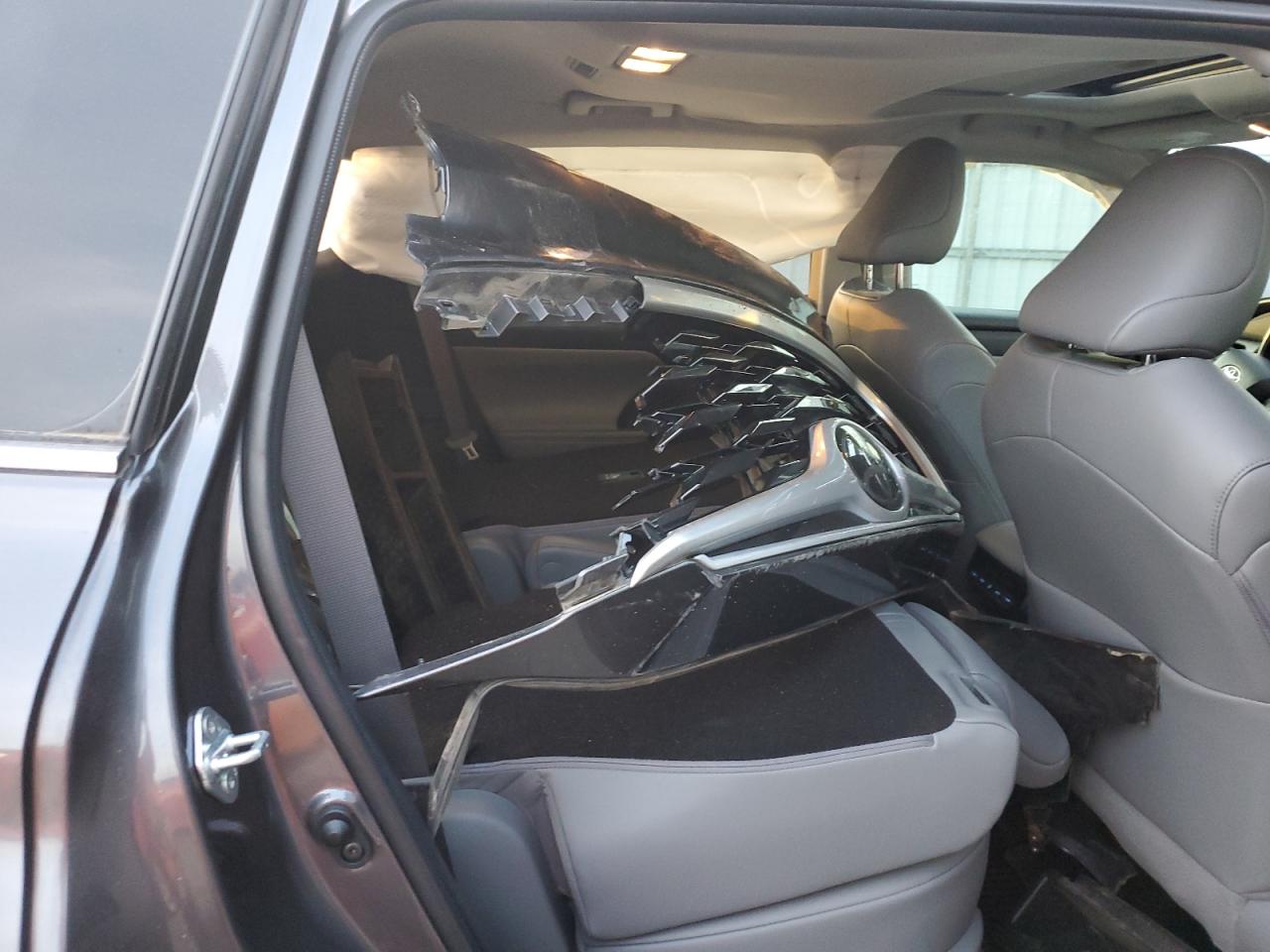 2022 TOYOTA HIGHLANDER XLE VIN:5TDHZRAH5NS098495